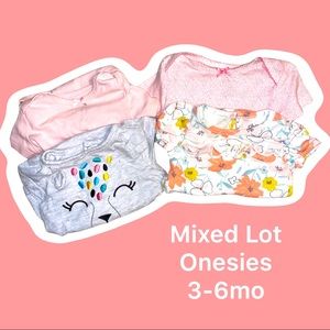 Mixed lot of 4 onesies size 3-6 months